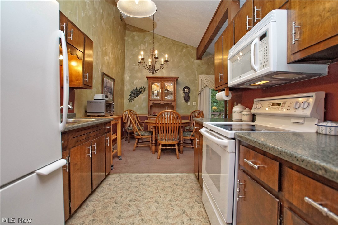 8850 Robinson Road Chardon, OH 44024 - Photo 14 of 34
