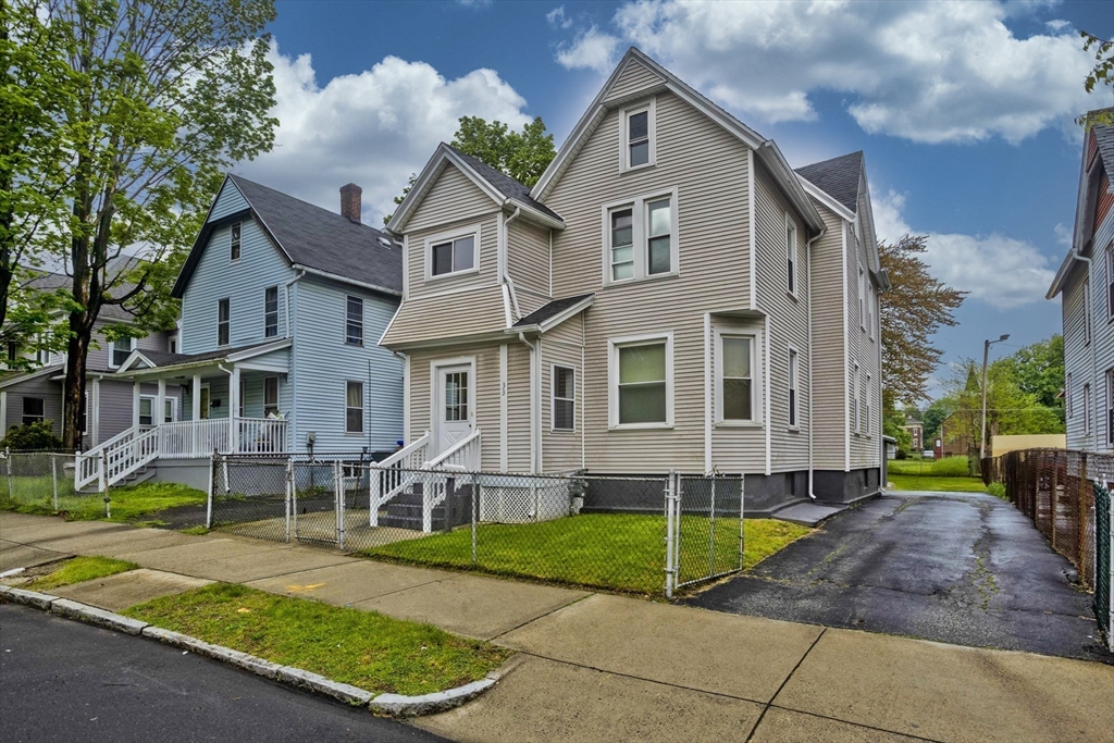 33 Lexington Street Springfield, MA 01107 - Photo 1 of 41 Gallery Image 1