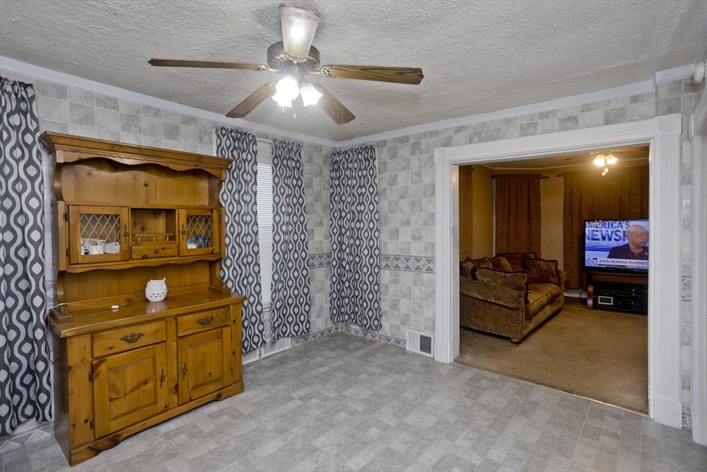 33 Lexington Street Springfield, MA 01107 - Photo 12 of 41 Gallery Image 12