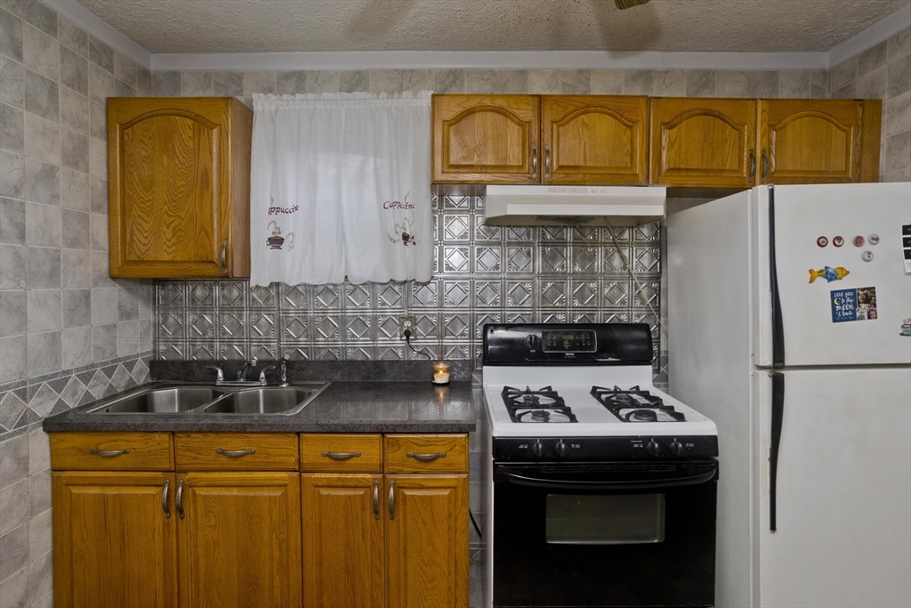 33 Lexington Street Springfield, MA 01107 - Photo 15 of 41 Gallery Image 15