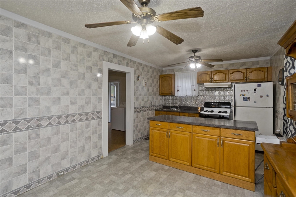 33 Lexington Street Springfield, MA 01107 - Photo 21 of 41 Gallery Image 21
