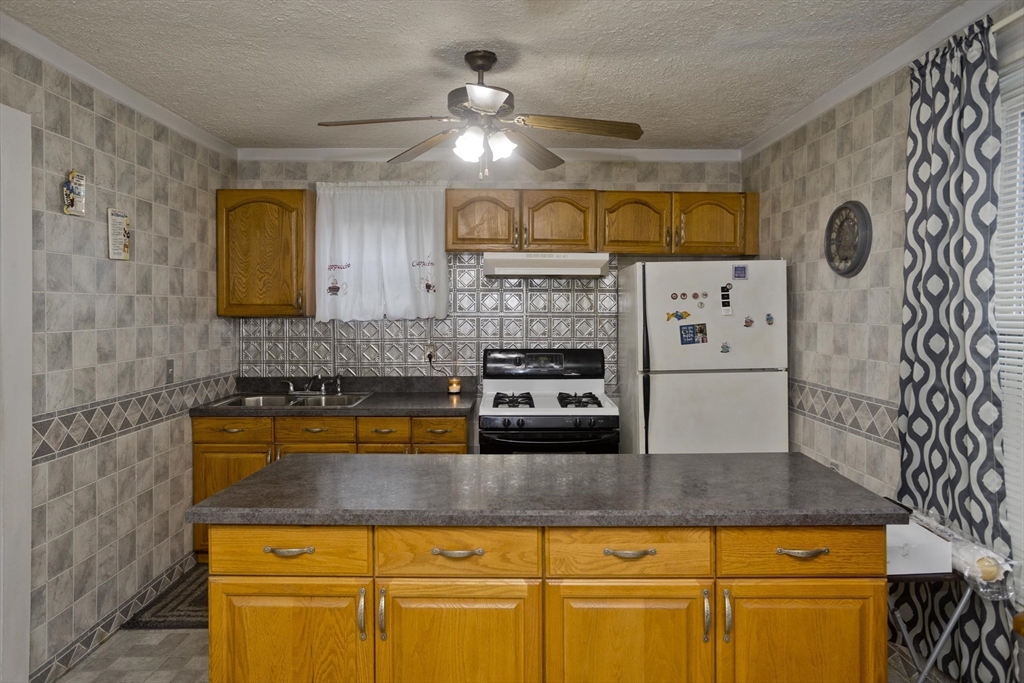 33 Lexington Street Springfield, MA 01107 - Photo 7 of 41 Gallery Image 7