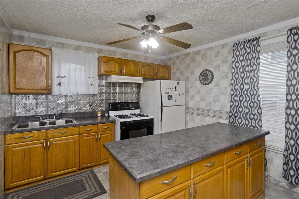 33 Lexington Street Springfield, MA 01107 - Photo 8 of 41 Gallery Image 8