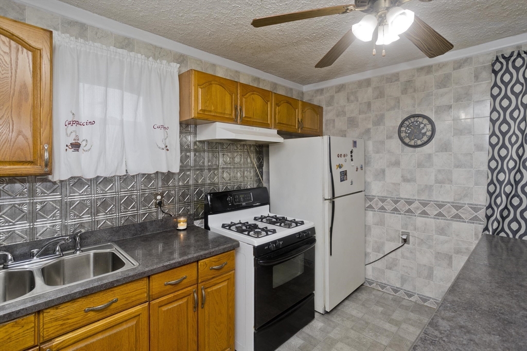 33 Lexington Street Springfield, MA 01107 - Photo 9 of 41 Gallery Image 9