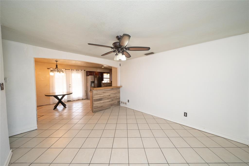 913 Russell Road Everman, TX 76140 - Photo 6 of 28