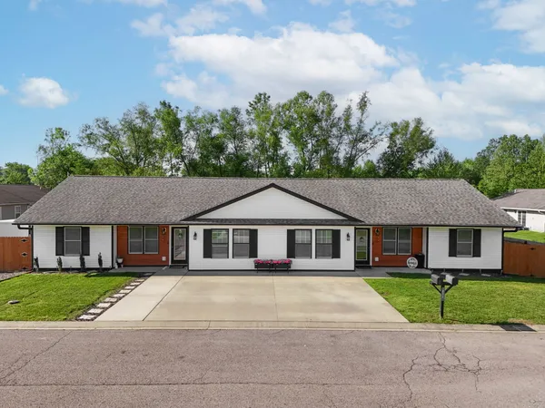 $399,900 | 211 Wild Rose Lane, Marion, IL 62959