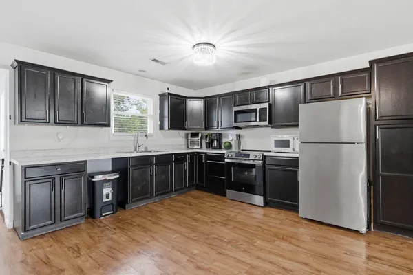 $399,900 | 211 Wild Rose Lane, Marion, IL 62959