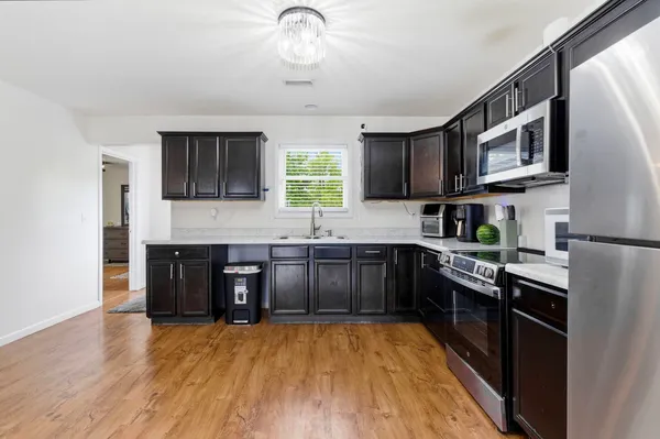 $399,900 | 211 Wild Rose Lane, Marion, IL 62959