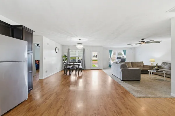 $399,900 | 211 Wild Rose Lane, Marion, IL 62959