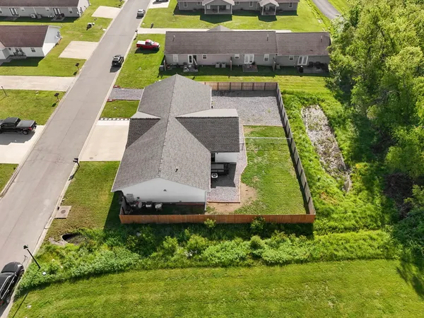 $399,900 | 211 Wild Rose Lane, Marion, IL 62959