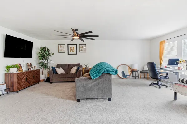 $399,900 | 211 Wild Rose Lane, Marion, IL 62959
