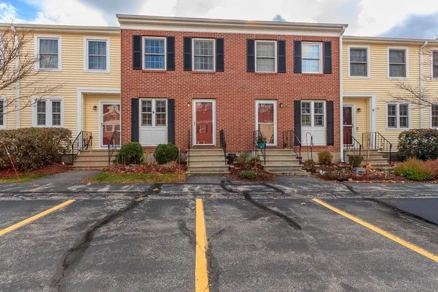 $325,000 | 534 Fox Hollow Way, Manchester, NH 03104