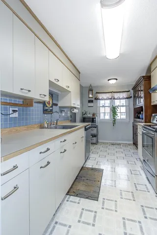 $325,000 | 534 Fox Hollow Way, Manchester, NH 03104