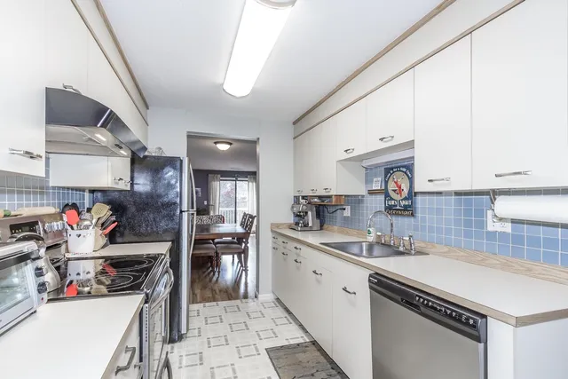 $325,000 | 534 Fox Hollow Way, Manchester, NH 03104