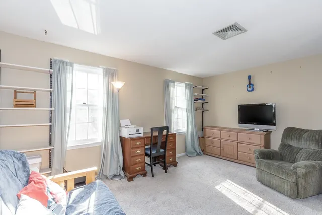 $325,000 | 534 Fox Hollow Way, Manchester, NH 03104