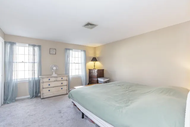 $325,000 | 534 Fox Hollow Way, Manchester, NH 03104