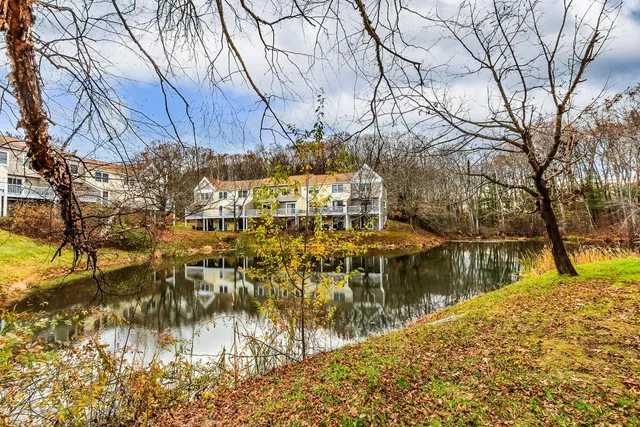 $325,000 | 534 Fox Hollow Way, Manchester, NH 03104