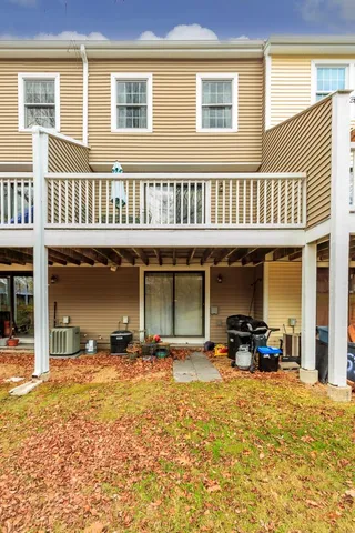 $325,000 | 534 Fox Hollow Way, Manchester, NH 03104