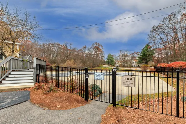 $325,000 | 534 Fox Hollow Way, Manchester, NH 03104