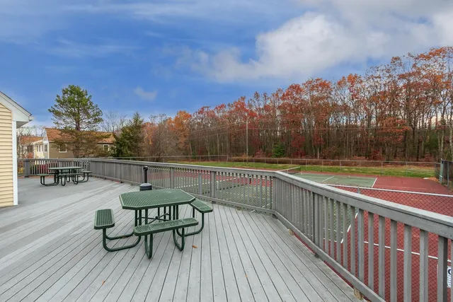 $325,000 | 534 Fox Hollow Way, Manchester, NH 03104