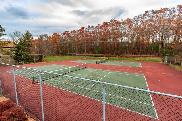 $325,000 | 534 Fox Hollow Way, Manchester, NH 03104