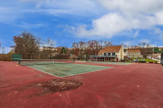 $325,000 | 534 Fox Hollow Way, Manchester, NH 03104