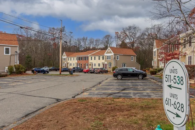 $325,000 | 534 Fox Hollow Way, Manchester, NH 03104