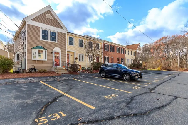 $325,000 | 534 Fox Hollow Way, Manchester, NH 03104