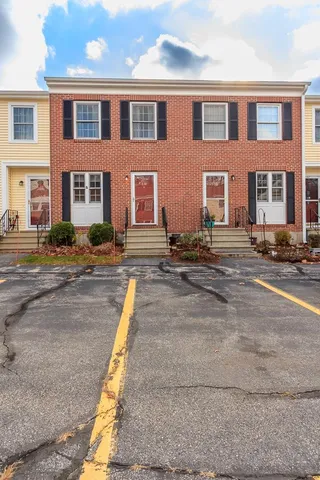 $325,000 | 534 Fox Hollow Way, Manchester, NH 03104