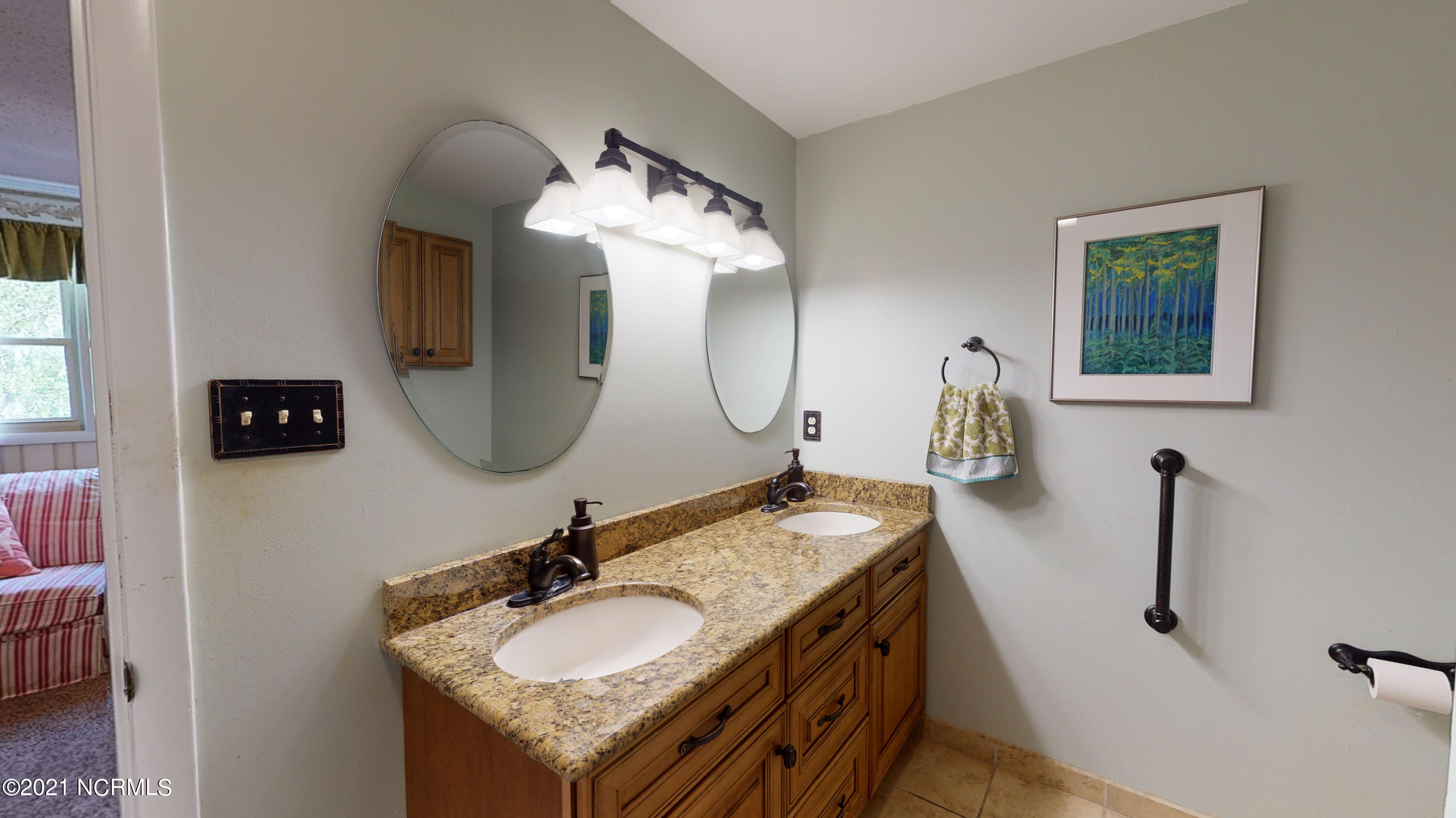 5408 Trade Winds Road New Bern, NC 28560 - Photo 23 of 41 5408 Trade Winds Road-Master Bath Double