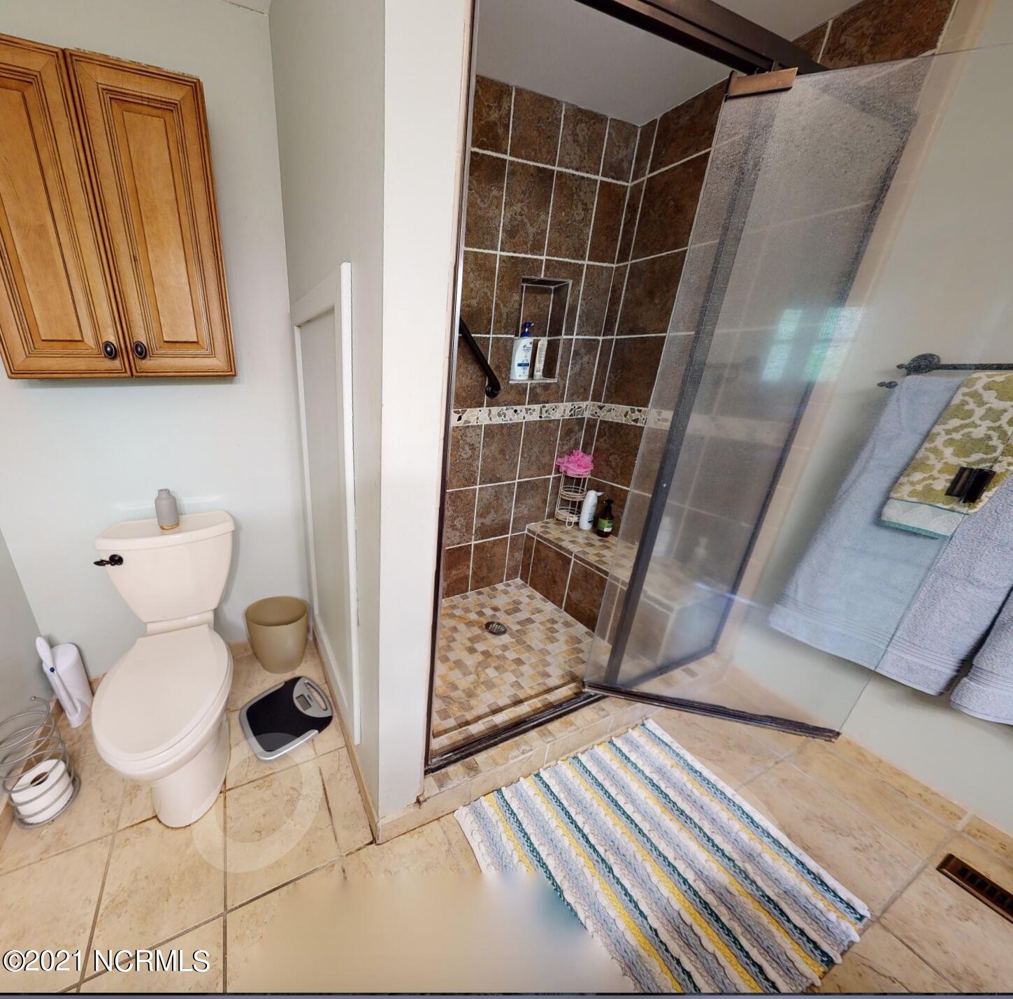 5408 Trade Winds Road New Bern, NC 28560 - Photo 24 of 41 5408 Trade Winds Road-Master Bath