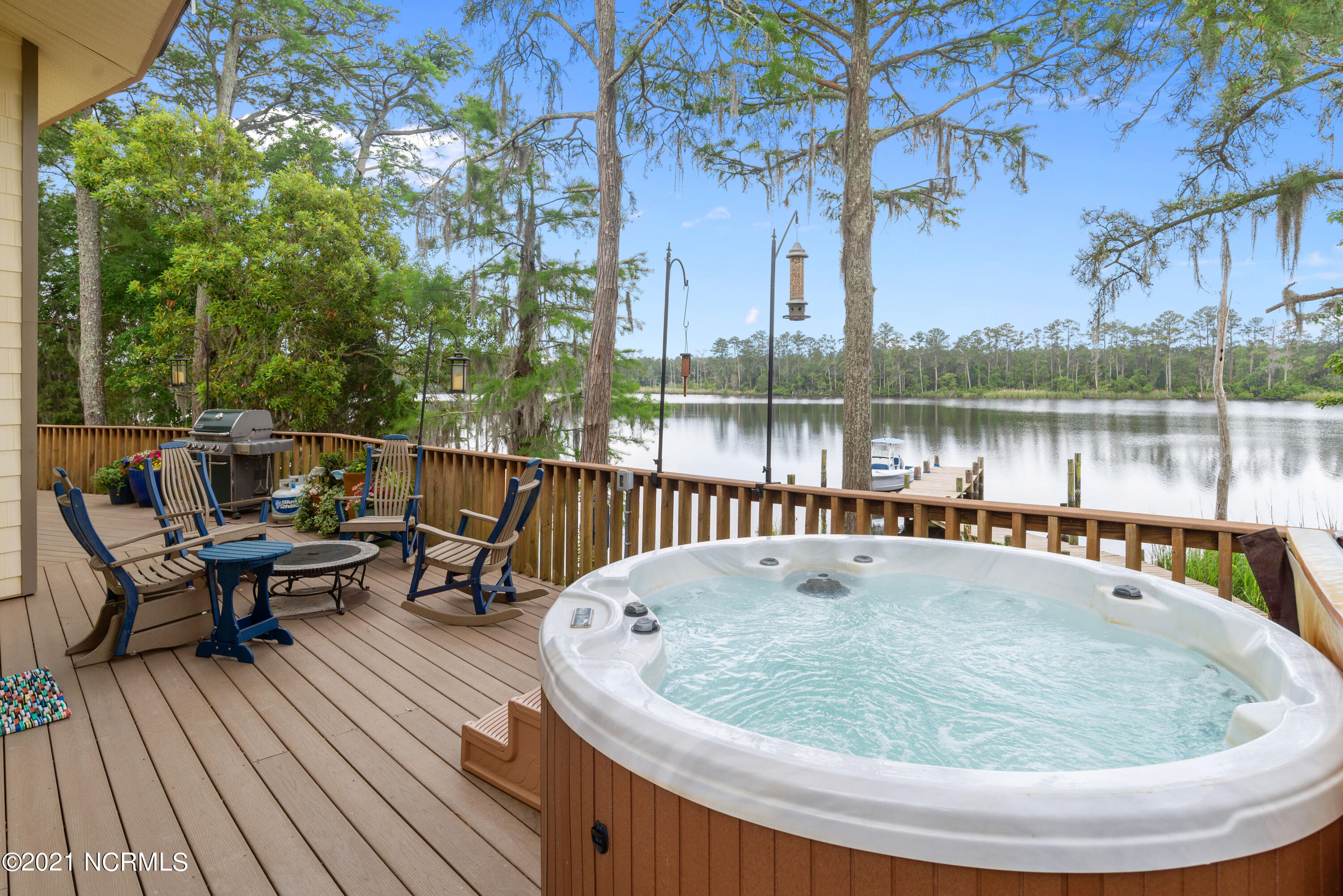 5408 Trade Winds Road New Bern, NC 28560 - Photo 33 of 41 5408 Trade Winds Road-Right Deck View wi