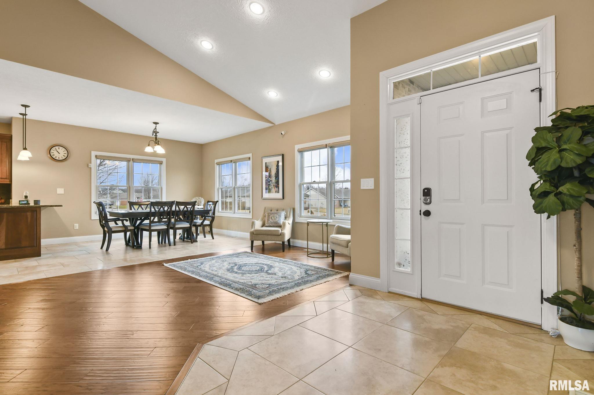 4700 Longfellow Drive Springfield, IL 62711 - Photo 2 of 33