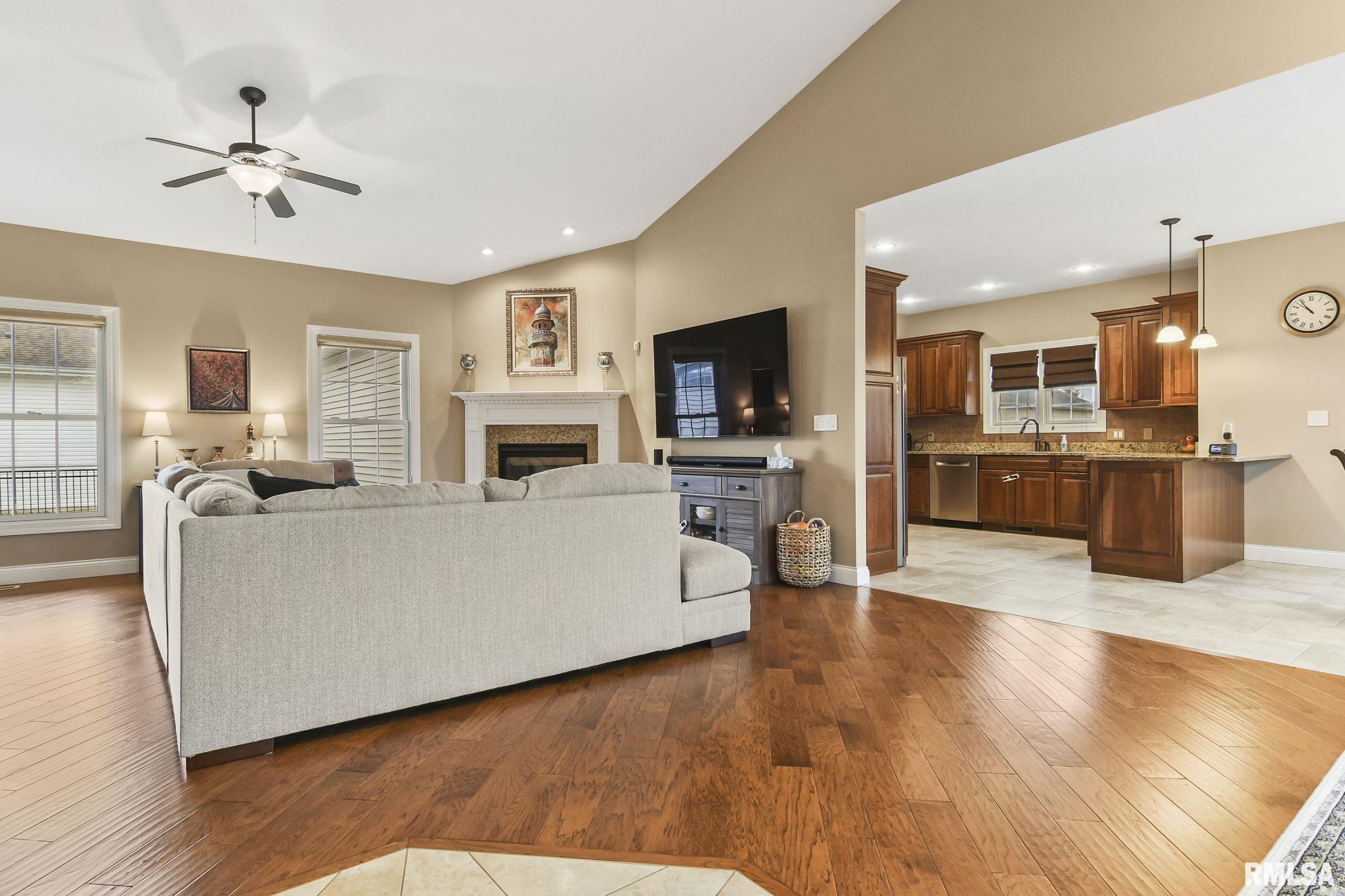 4700 Longfellow Drive Springfield, IL 62711 - Photo 7 of 33