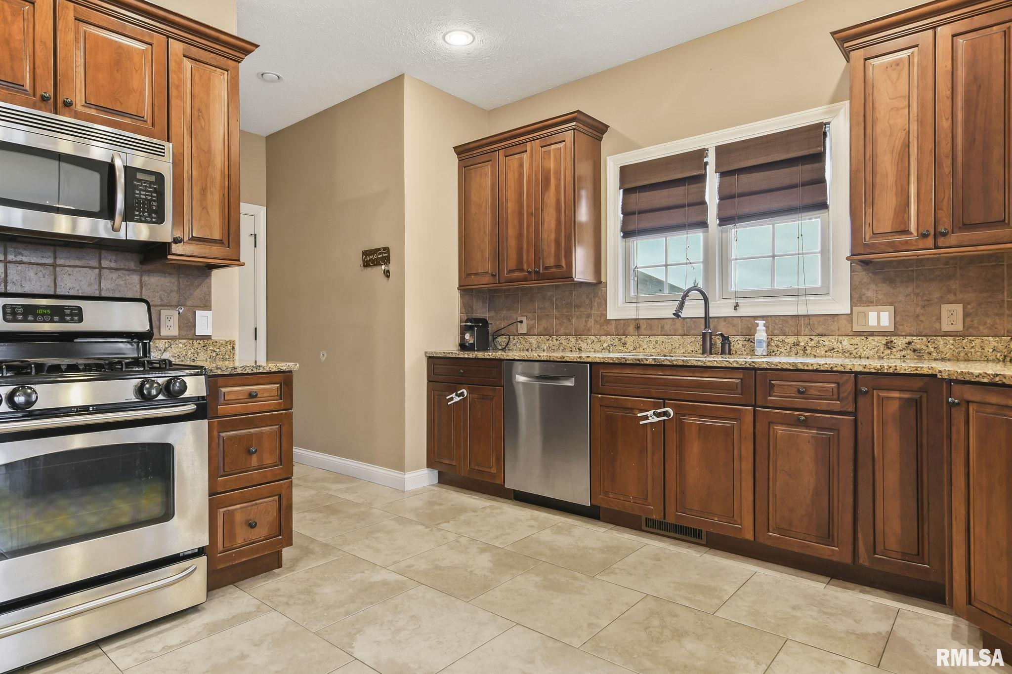 4700 Longfellow Drive Springfield, IL 62711 - Photo 9 of 33