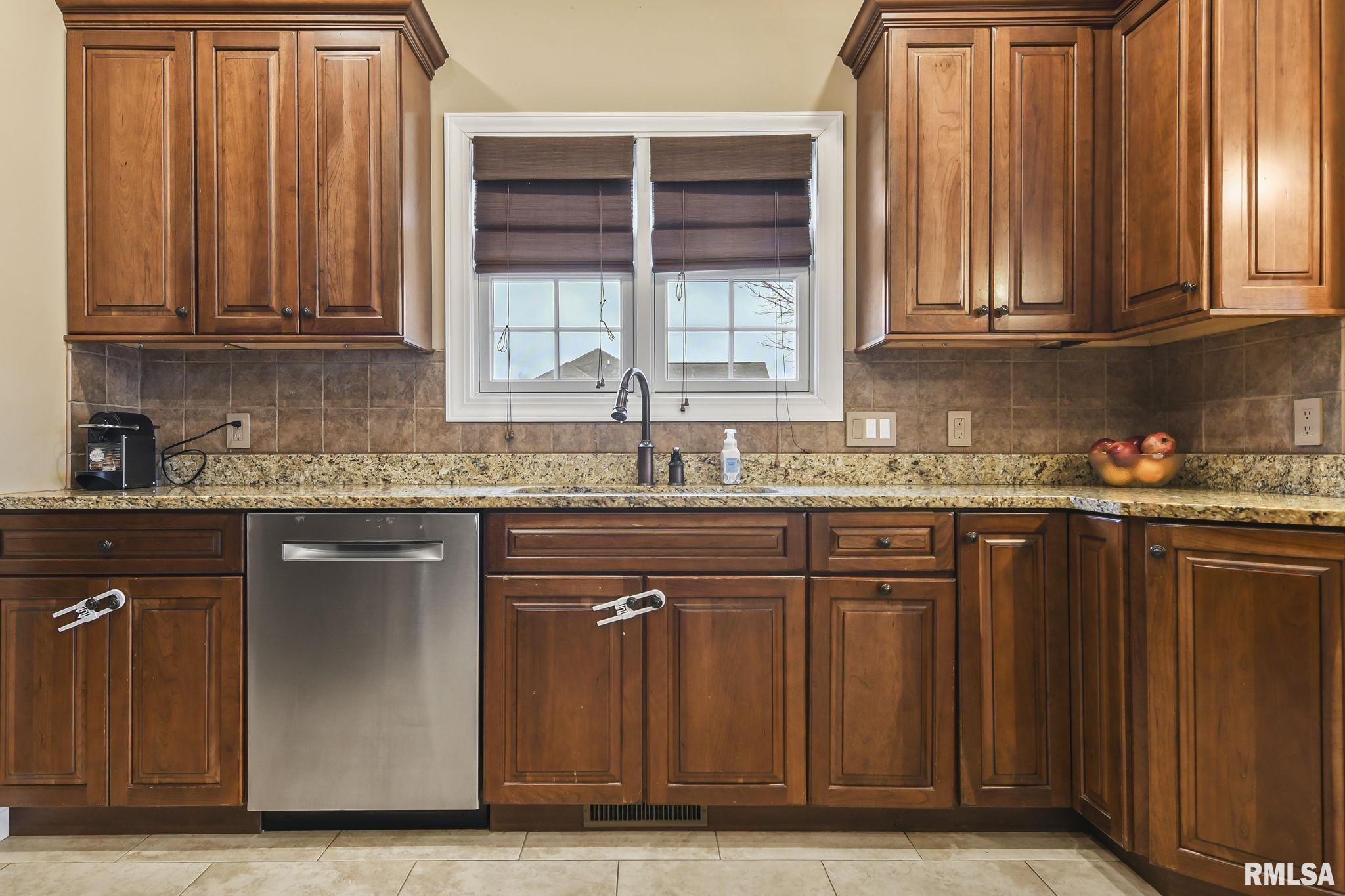 4700 Longfellow Drive Springfield, IL 62711 - Photo 10 of 33