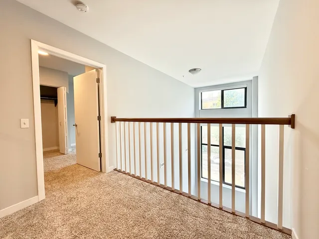 $3,250 | 1900 West Lawrence Avenue, Unit 212, Chicago, IL 60640
