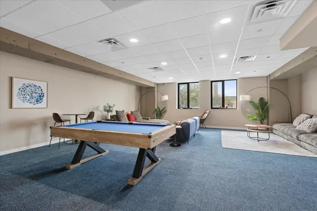 $3,250 | 1900 West Lawrence Avenue, Unit 212, Chicago, IL 60640