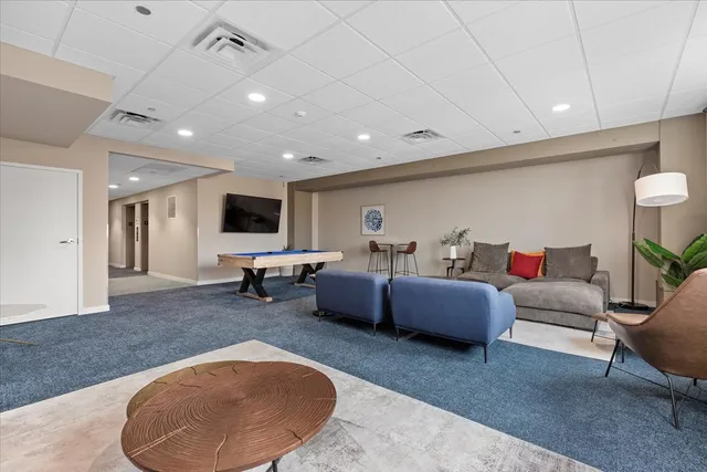 $3,250 | 1900 West Lawrence Avenue, Unit 212, Chicago, IL 60640