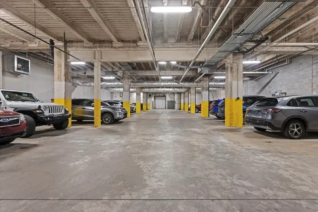 $3,250 | 1900 West Lawrence Avenue, Unit 212, Chicago, IL 60640