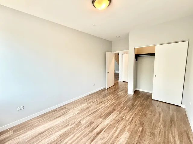 $3,250 | 1900 West Lawrence Avenue, Unit 212, Chicago, IL 60640