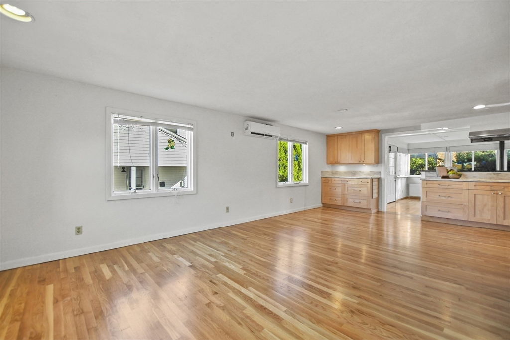 71 Ravenswood Road Waltham, MA 02453 - Photo 11 of 42 Gallery Image 11