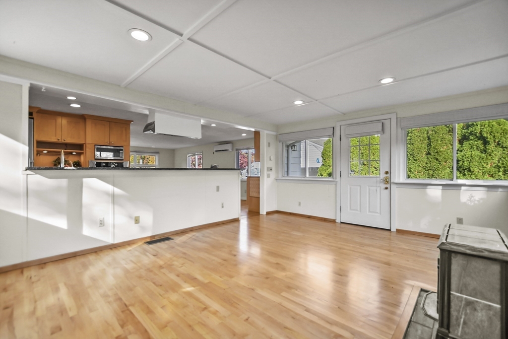 71 Ravenswood Road Waltham, MA 02453 - Photo 13 of 42 Gallery Image 13