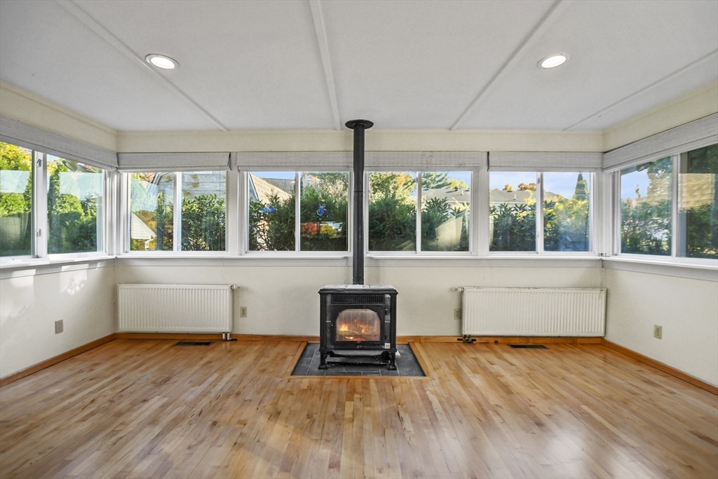 71 Ravenswood Road Waltham, MA 02453 - Photo 14 of 42 Gallery Image 14