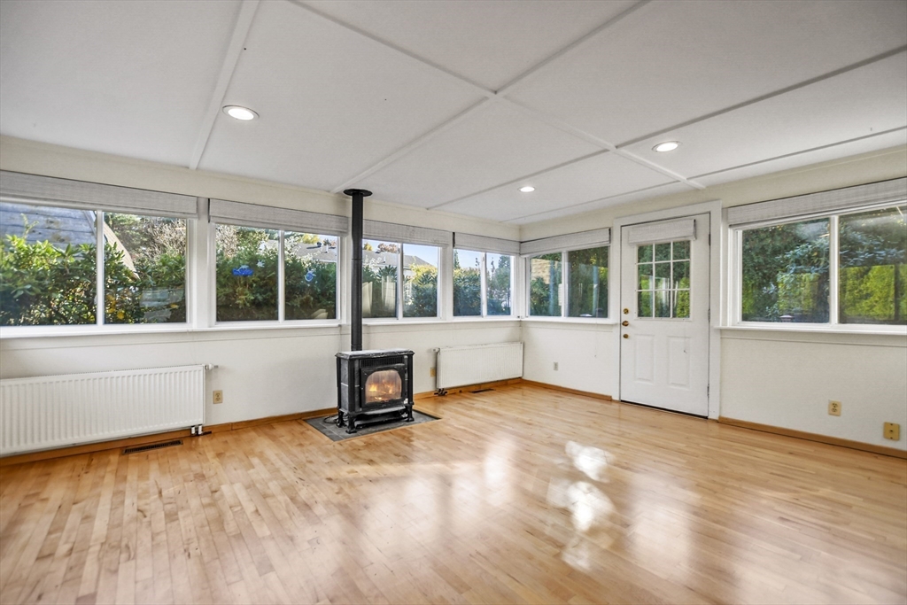 71 Ravenswood Road Waltham, MA 02453 - Photo 16 of 42 Gallery Image 16