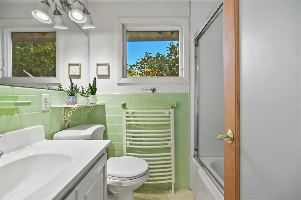 71 Ravenswood Road Waltham, MA 02453 - Photo 27 of 42 Gallery Image 27