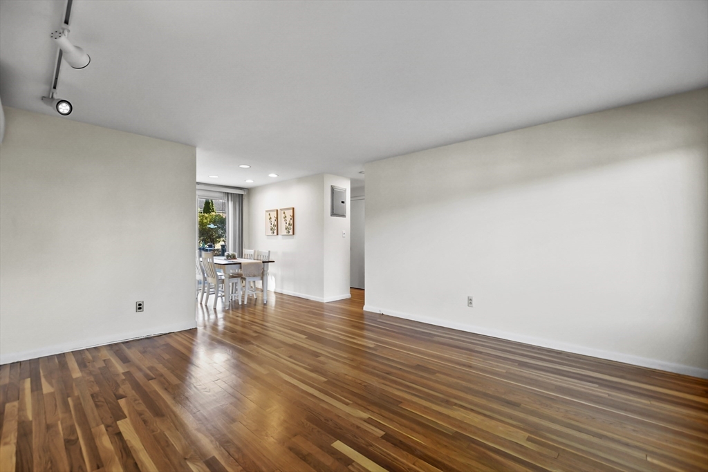 71 Ravenswood Road Waltham, MA 02453 - Photo 31 of 42 Gallery Image 31