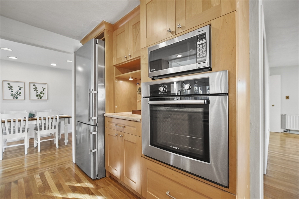 71 Ravenswood Road Waltham, MA 02453 - Photo 6 of 42 Gallery Image 6