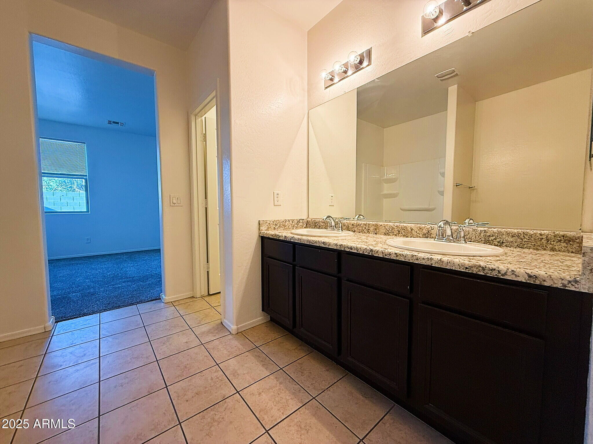 6218 West Laurie Lane Glendale, AZ 85302 - Photo 16 of 34 Bathroom