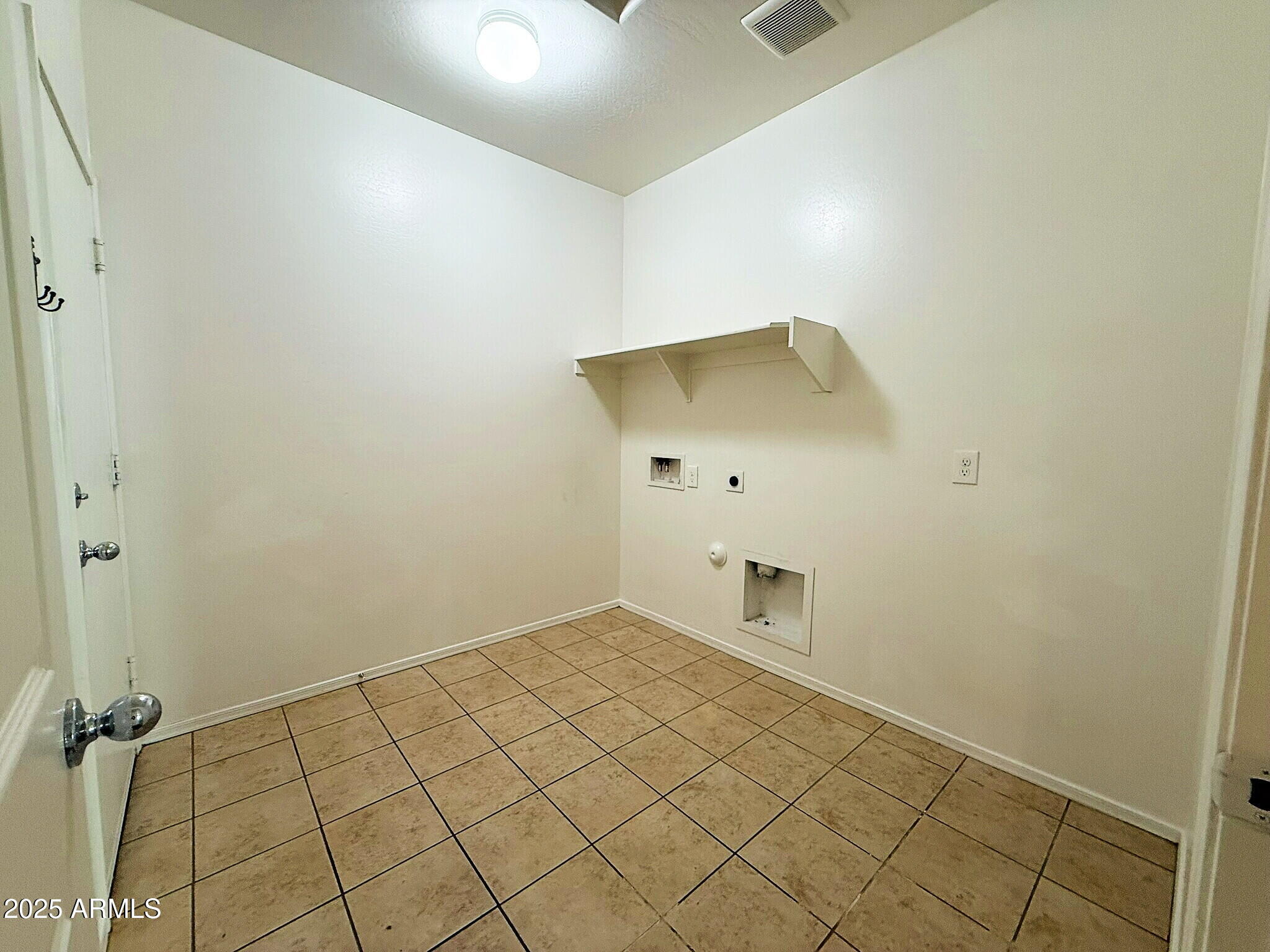 6218 West Laurie Lane Glendale, AZ 85302 - Photo 27 of 34 Laundry